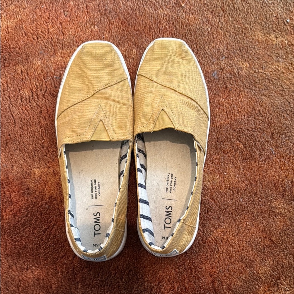 Toms Tan Loafers Slip-Ons with Elastic Goring